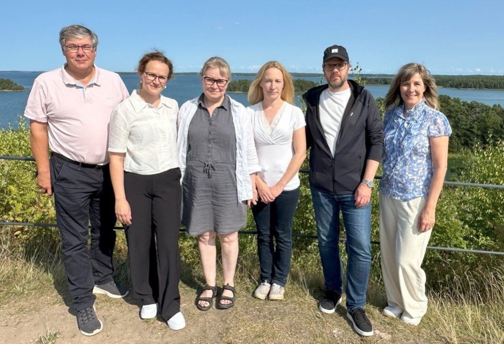 Fintick-tutkimukseen osallistuu noin 20 tutkijaa. Kuvassa vasemmalta oikealle Asko Järvinen (HUS), Jessica Tikkala (Varha), Marjaana Pitkäpaasi (ÅHS), Elisa Kortela (HUS), Jukka Hytönen (Varha) ja Marika Nordberg (ÅHS).